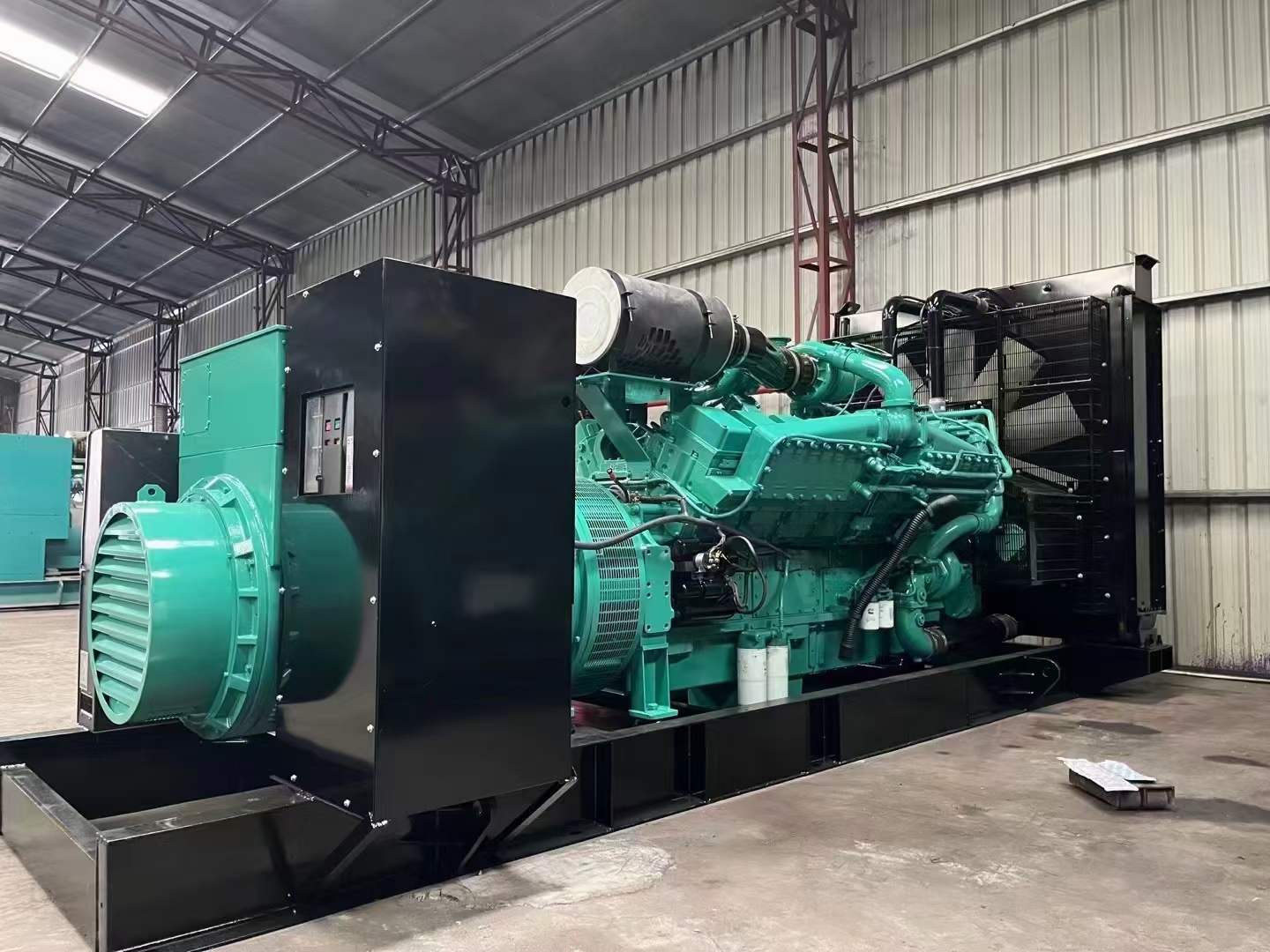 广河如何降低 800kW 柴油发电机输出电流的波动？