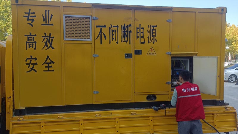 广河柴油发电机组和UPS电源配合使用时，如何避免切换过程中的电力中断？